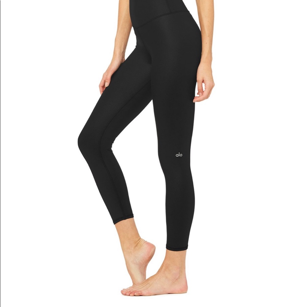 Alo 7/8 black high waisted airbrush legging.